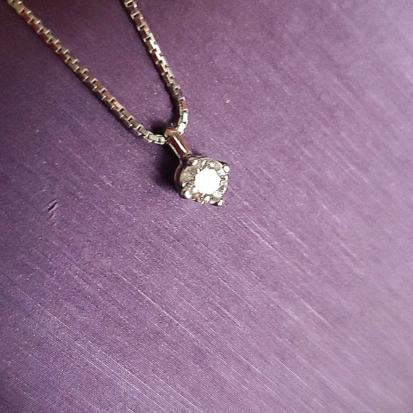 18 karat SI signature Ben Bridge Diamond Pendant - Picture 6 of 16